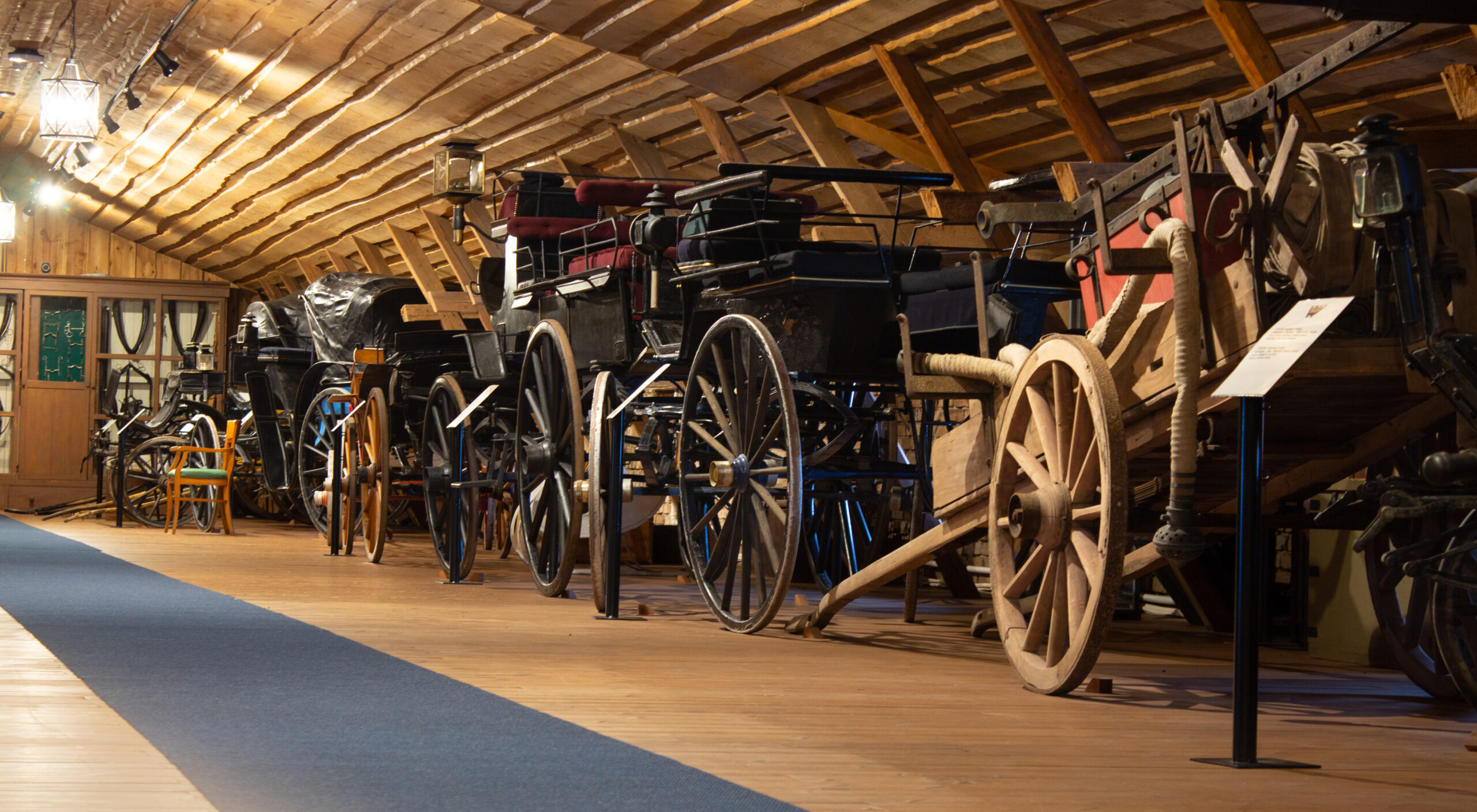 Wiurilan hevosvaunumuseon vaunuja