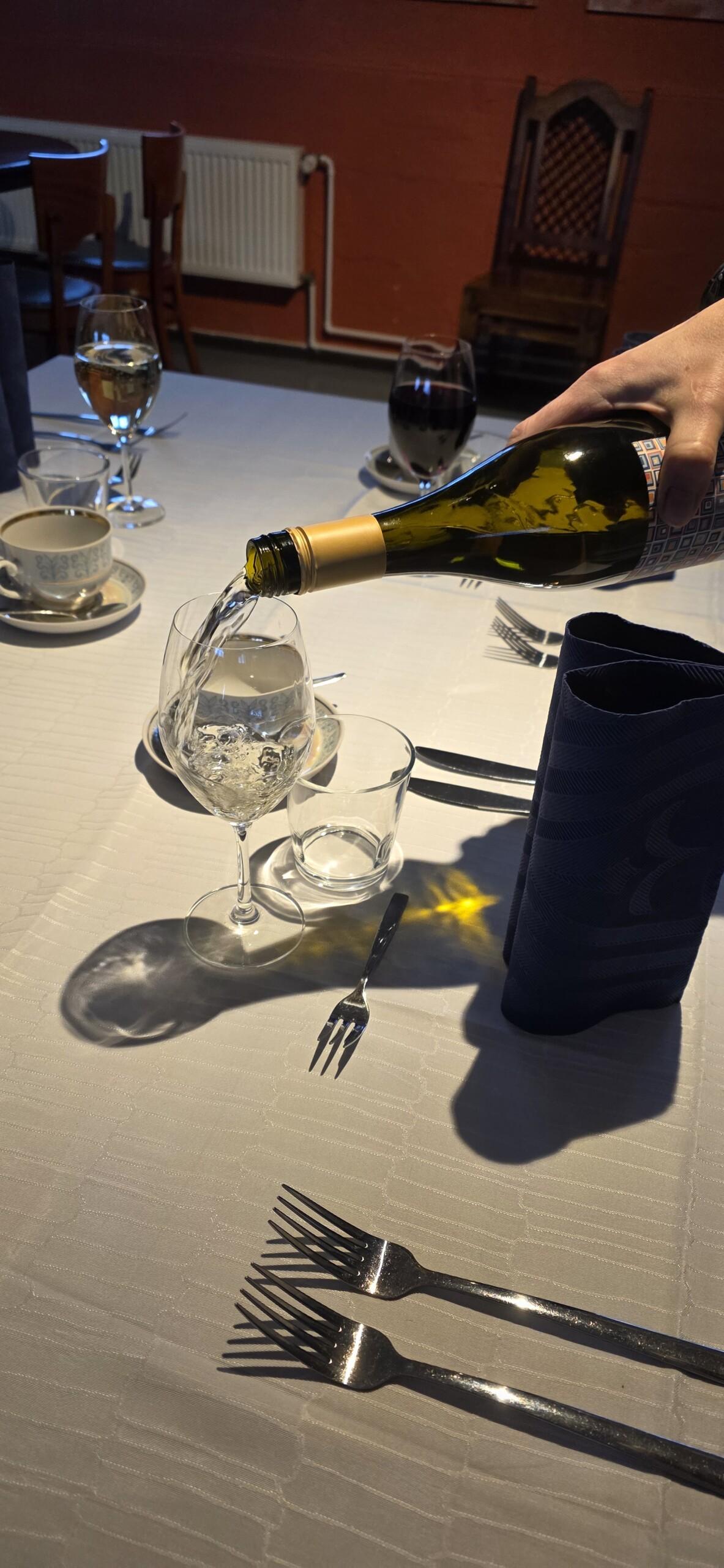 Ravintola Wiurilan Sigrid tarjoilee herkulliset ruoat ja myös viinit ja oluet kesäterassien illanviettoon.