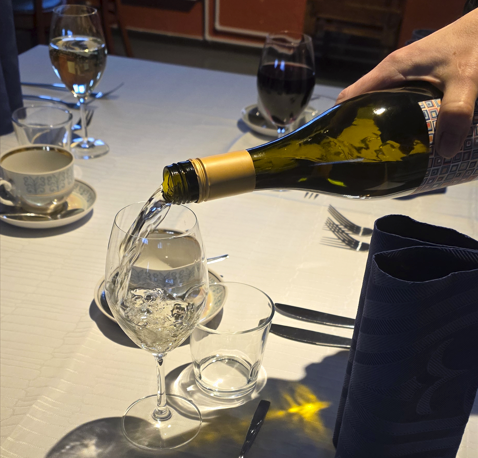 Ravintola Wiurilan Sigrid tarjoilee herkulliset ruoat ja myös viinit ja oluet kesäterassien illanviettoon.