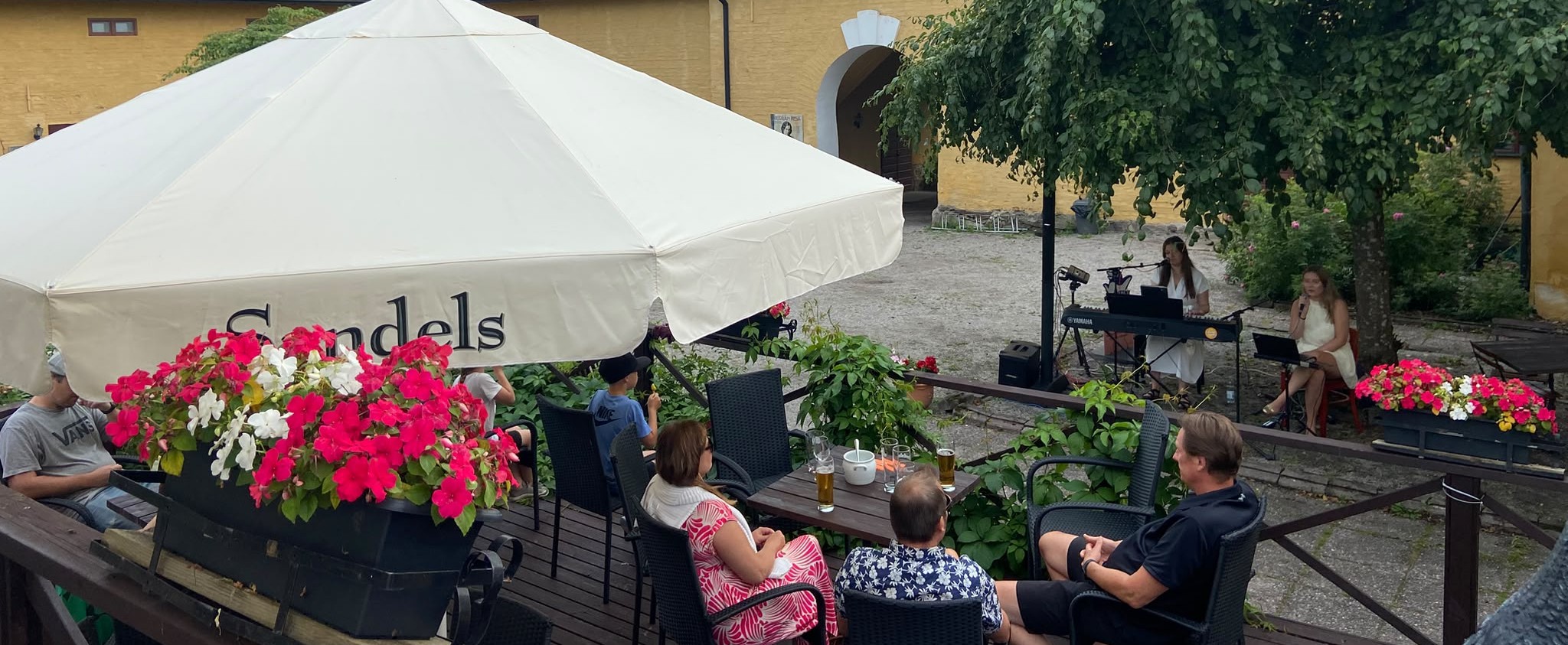 Livemusiikkia Wiurilan kesäterassilla